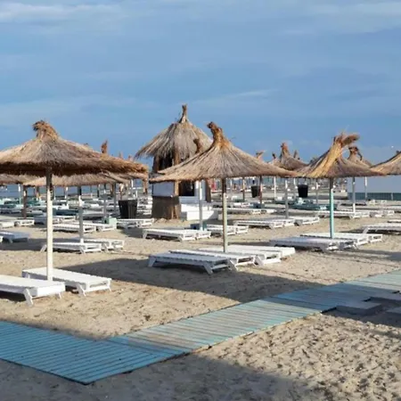 Promenada Pool & In Prima Linie La Mare 1 Minute Pana La Plaja アパート ナボダリ