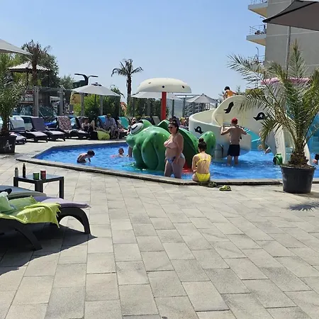 Promenada Pool & In Prima Linie La Mare 1 Minute Pana La Plaja アパート *